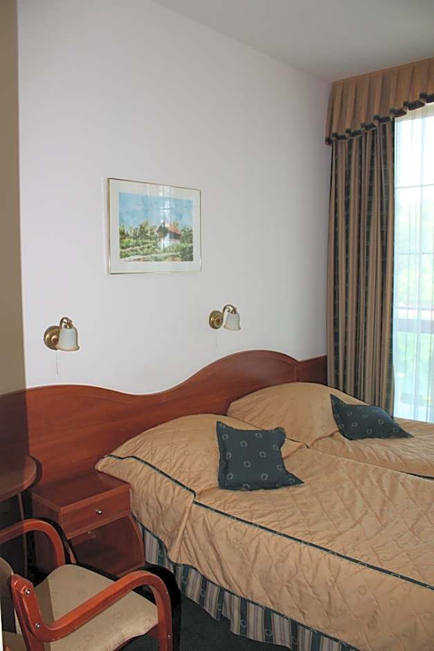 Foto 1 di 8 di 1 Double Bed or 2 Beds