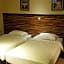 Iskandar Hotel