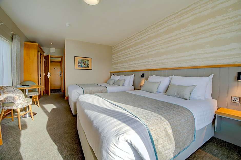Beach Hotel & Restaurant