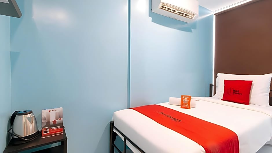 RedDoorz @ Greenview Hotel and Restobar Masbate