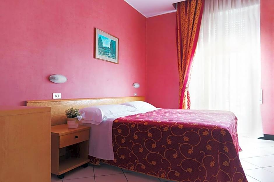 Hotel Junior by OasiGroup Hotels