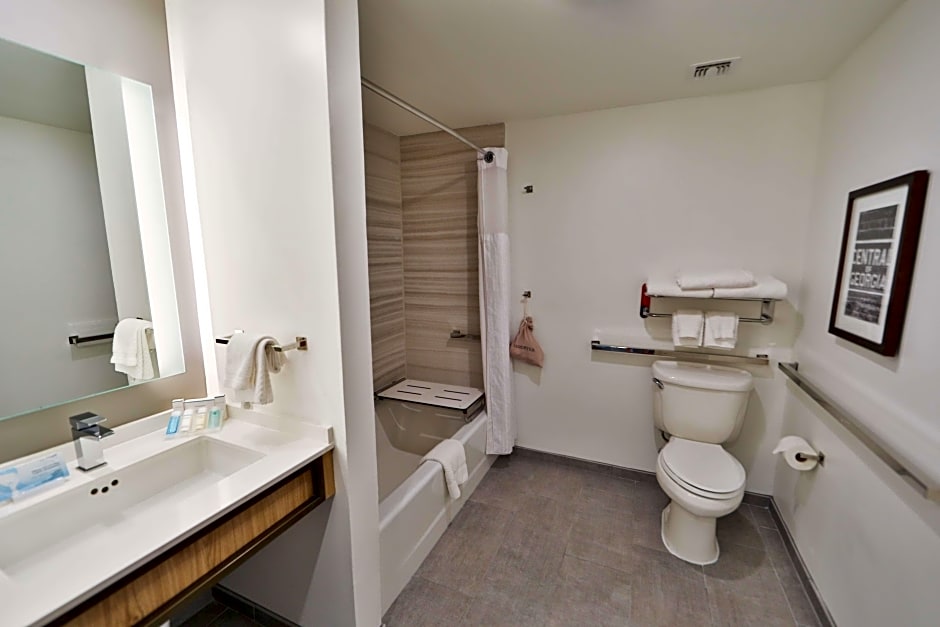 Photo 1 of 5 of 2 Queen Beds, Hearing/Mobility Accessible, Bathtub