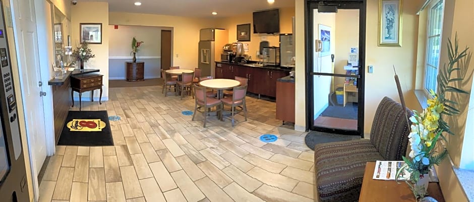 Super 8 by Wyndham Chisago City
