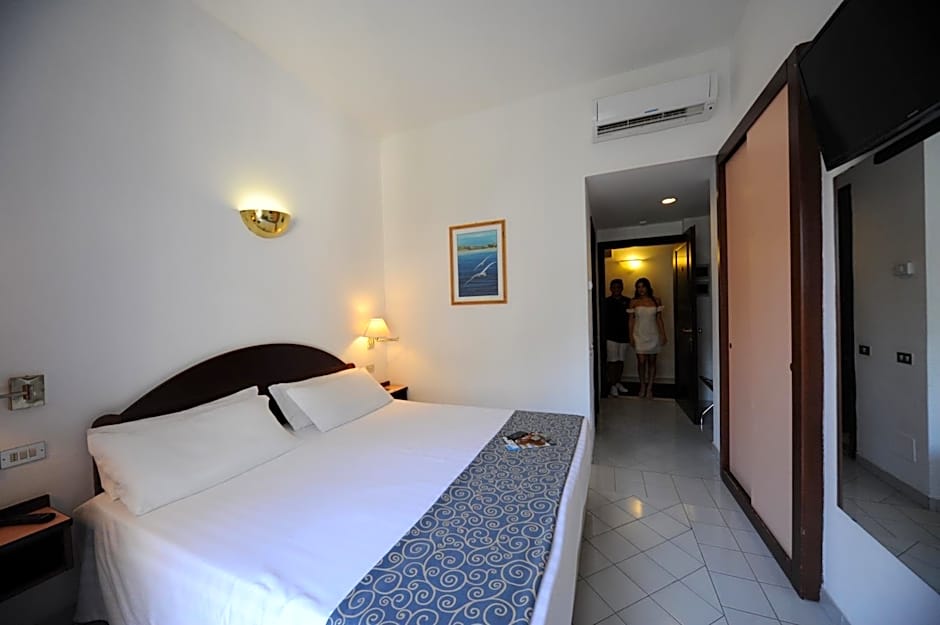Photo 1 of 1 of Classic 1 Double Bed or 2 Beds