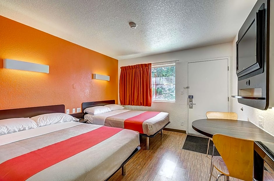 Motel 6-Thornton, CO - Denver