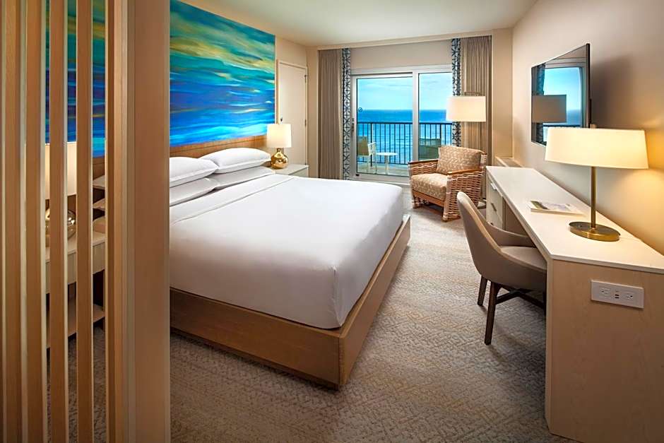 Photo 1 of 2 of Premium 1 King Bed, Ocean front
