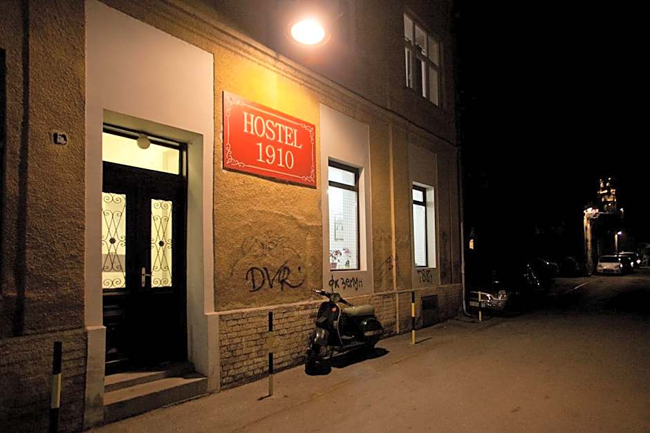 Hostel 1910