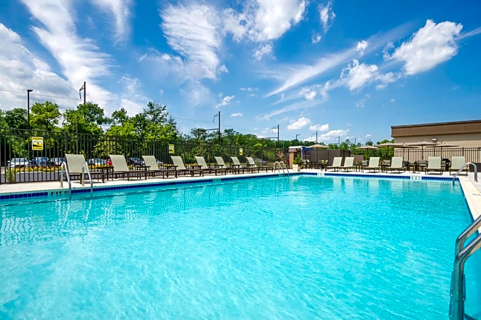 Holiday Inn Express & Suites Ft. Washington - Philadelphia