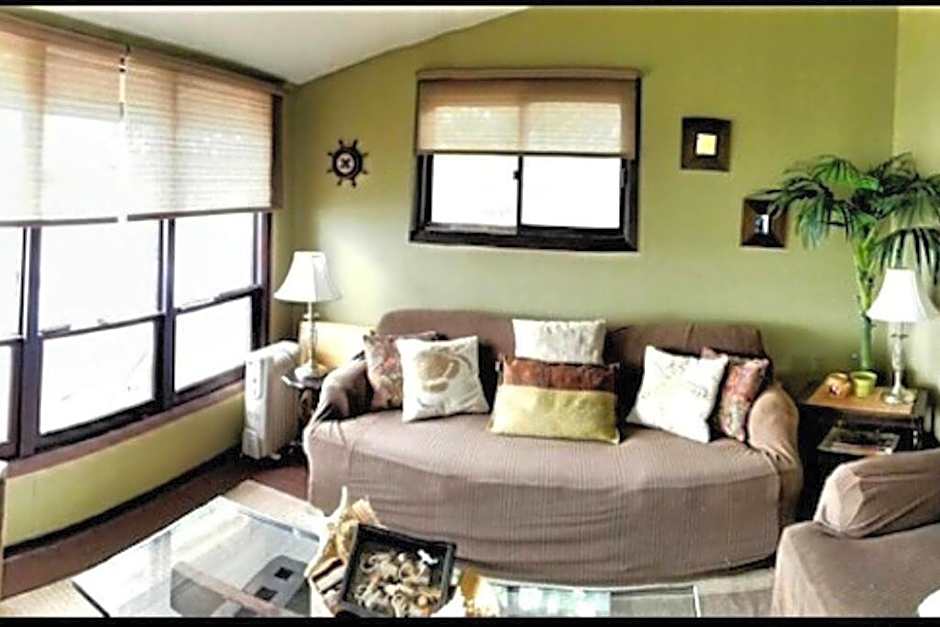 West Lake Waterfront Swimming - Free Pontoon Boat!