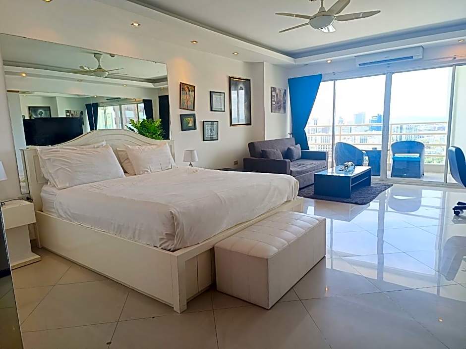 View Talay 6 Pattaya Beach Condominium by Honey