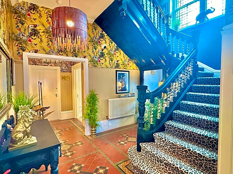 Lemur Lodge - Boutique Apartments - Short Stroll to The Beach