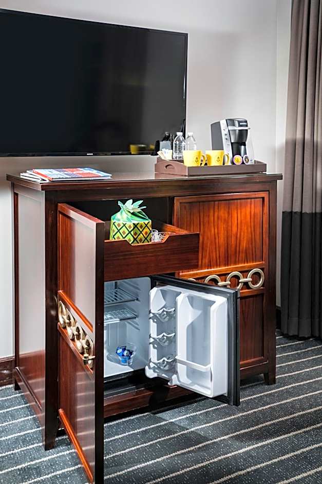 Staypineapple, An Iconic Hotel, The Loop