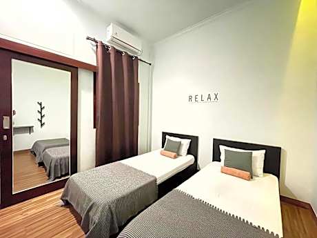 Standard Twin Room with Shared Bathroom