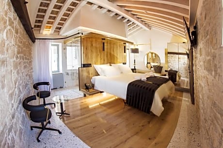 Deluxe Double Room with Balcony and Sea View