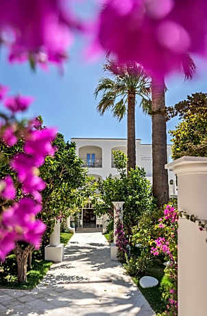 Pazziella Garden & Suites