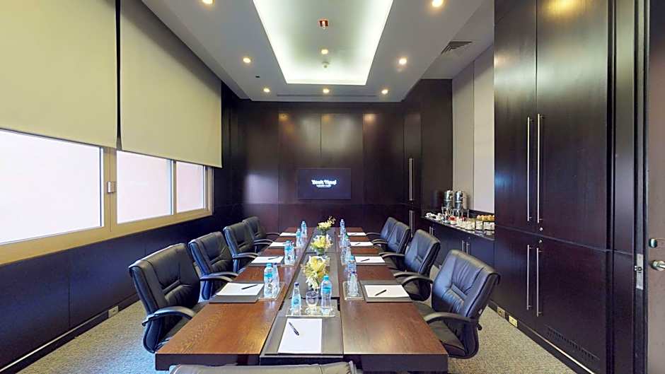Dusit Thani LakeView Cairo