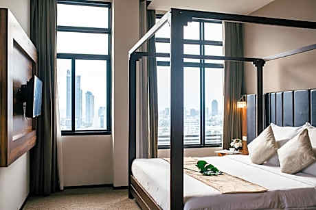 Corner Suite with River View