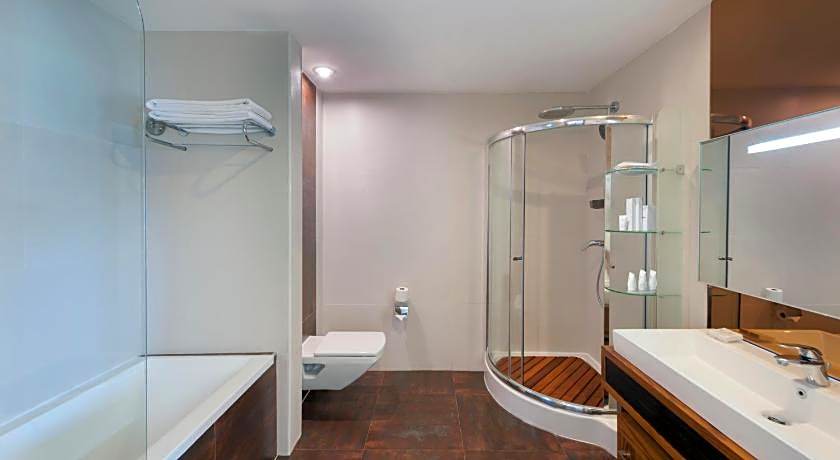 Noahs Ark Deluxe Hotel Spa
