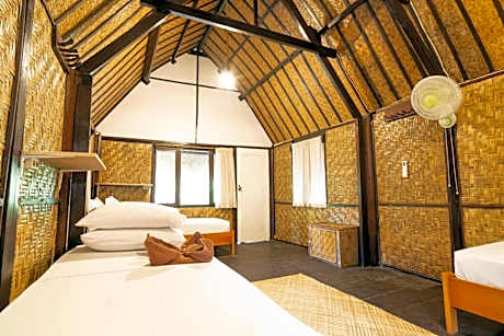 Single Bed in Mixed Dormitory Room