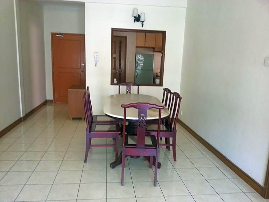 Homestay Marina Court