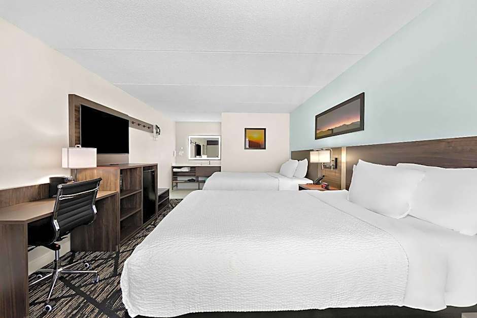 Clarion Inn & Suites near the Leconte Center Pigeon Forge