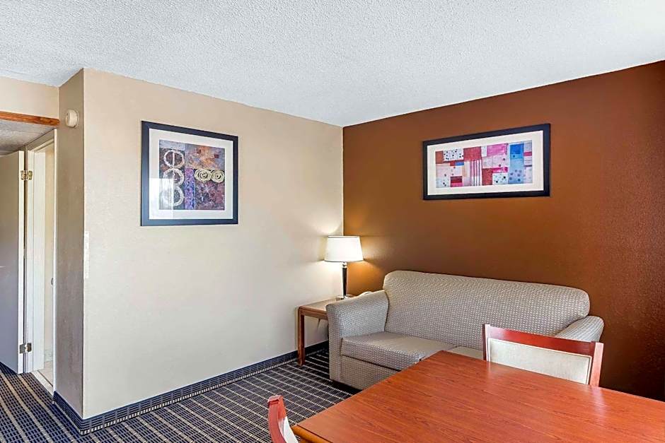 Quality Inn & Suites Sevierville - Pigeon Forge
