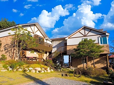 Casa Seorak Bed and Breakfast