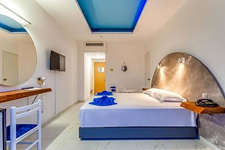 Triple Room with Sea View (2 Adults + 1 Child)