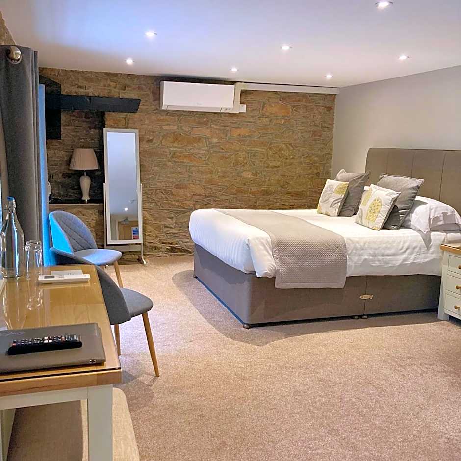 The Britannia Inn & Waves Restaurant