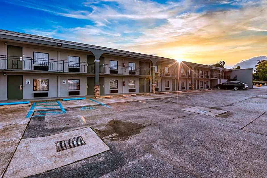 Clarion Pointe Decatur River City
