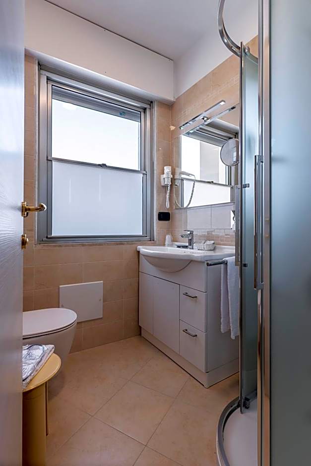 Hotel Bellevue Et Mediterranée