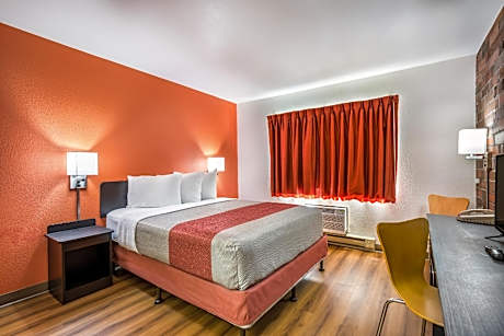 1 KING BED | ACCESSIBLE NON-SMOKING MICFRIDGE