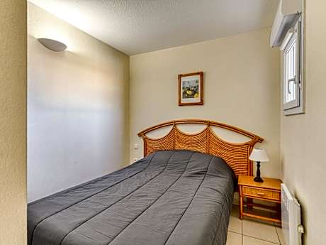 One-Bedroom Apartment - Sea View