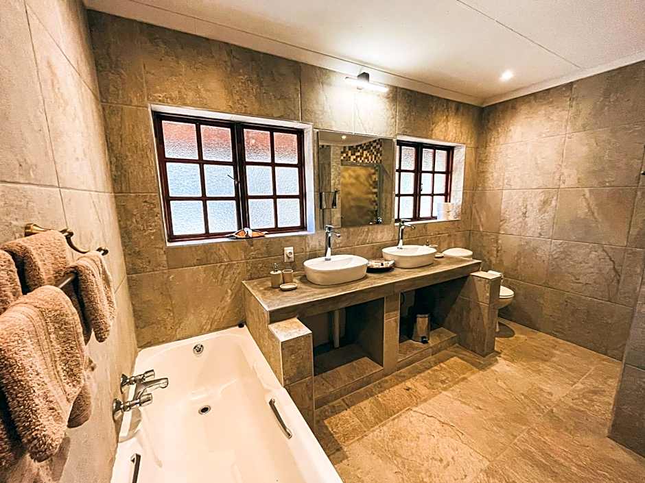 MILIMA Big 5 Safari Lodge