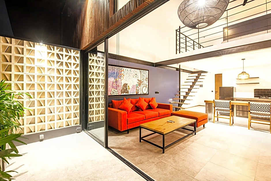 Modern Spacious Loft 200m from the beach Canggu
