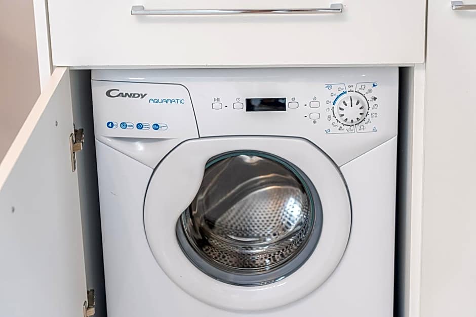 Mary's Studios & Apartment