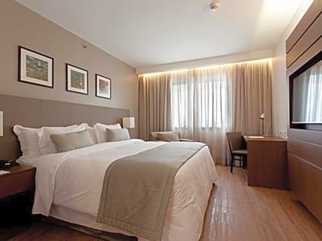 Deluxe Room 1 King Bed