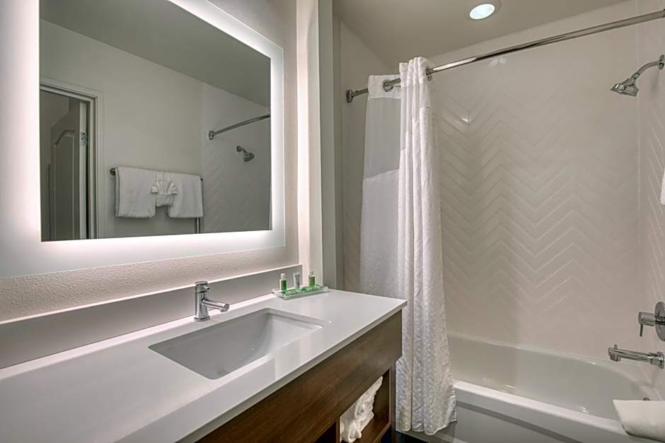 Holiday Inn Express & Suites Madison West - Middleton