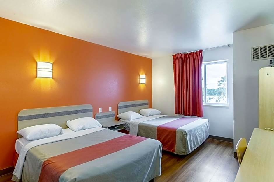 Motel 6-Baraboo, WI - Lake Delton-Wisconsin Dells