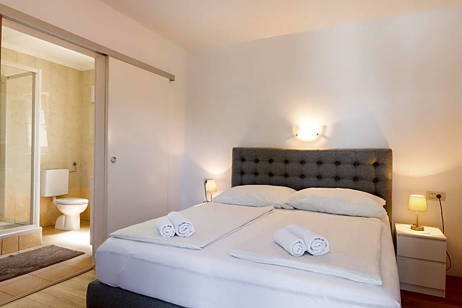 Seaside Guesthouse by JR City Apartments