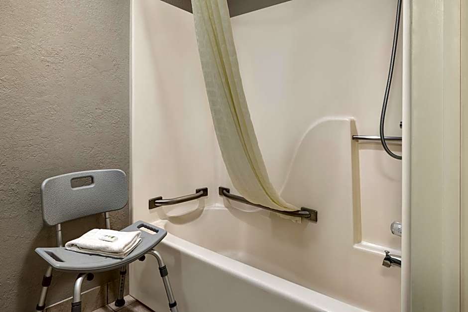 AmericInn by Wyndham Grand Rapids Airport North