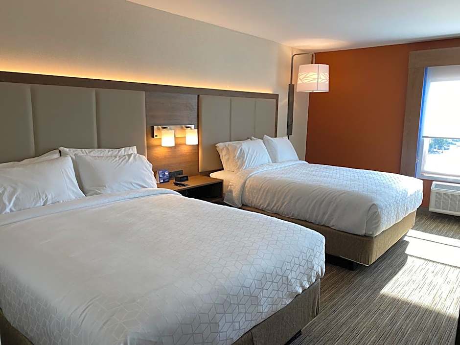 Holiday Inn Express and Suites Chatsworth By IHG