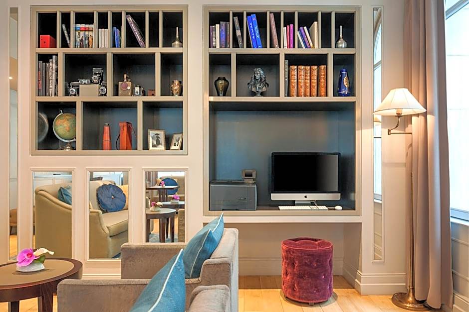 La Clef Louvre Paris by The Crest Collection