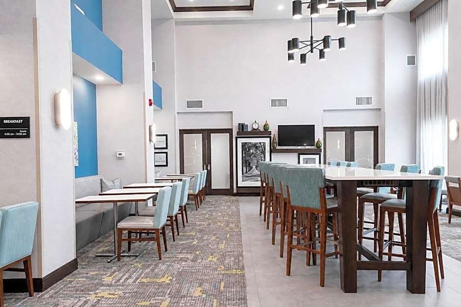 Hampton Inn & Suites Chicago/St. Charles