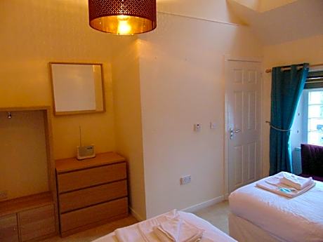 Twin Room with Shower