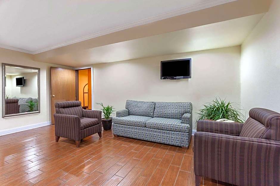 Super 8 by Wyndham Lexington Winchester Rd