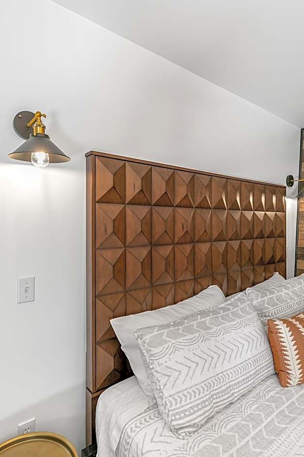 Candlewick Inn and Suites