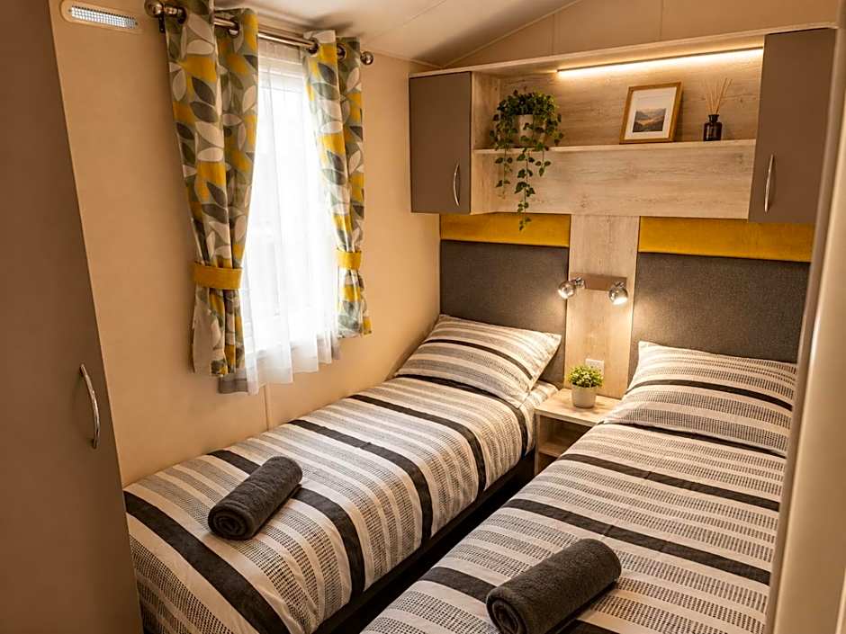 Billing Aquadrome- Bird Lake Pastures Holiday Caravan Sleep 6