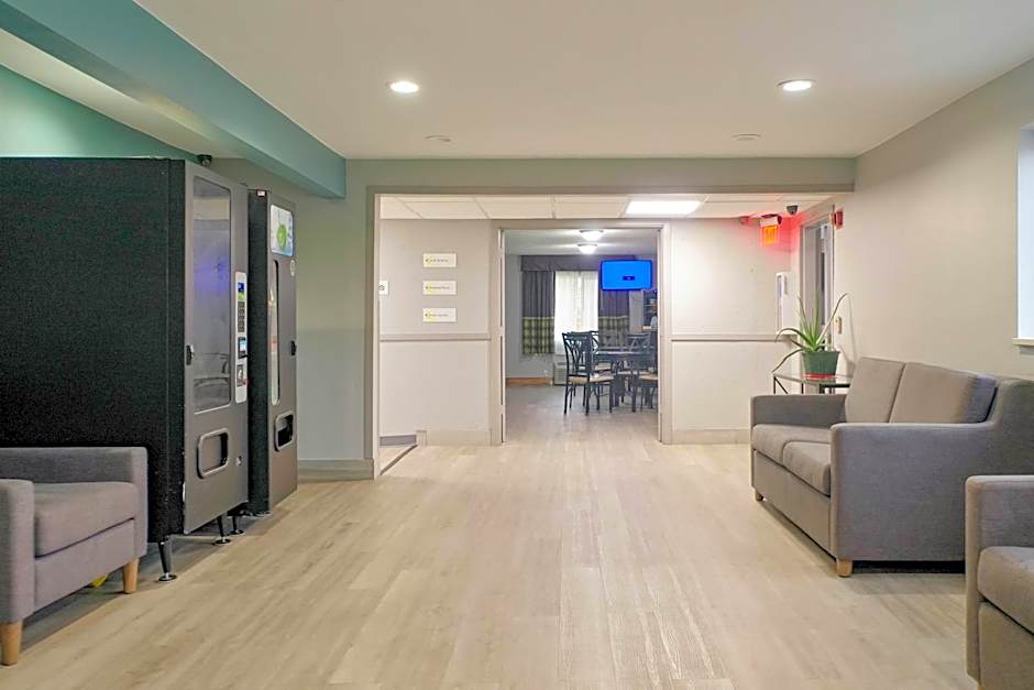 Super 8 by Wyndham Rockford I-90/Casino District