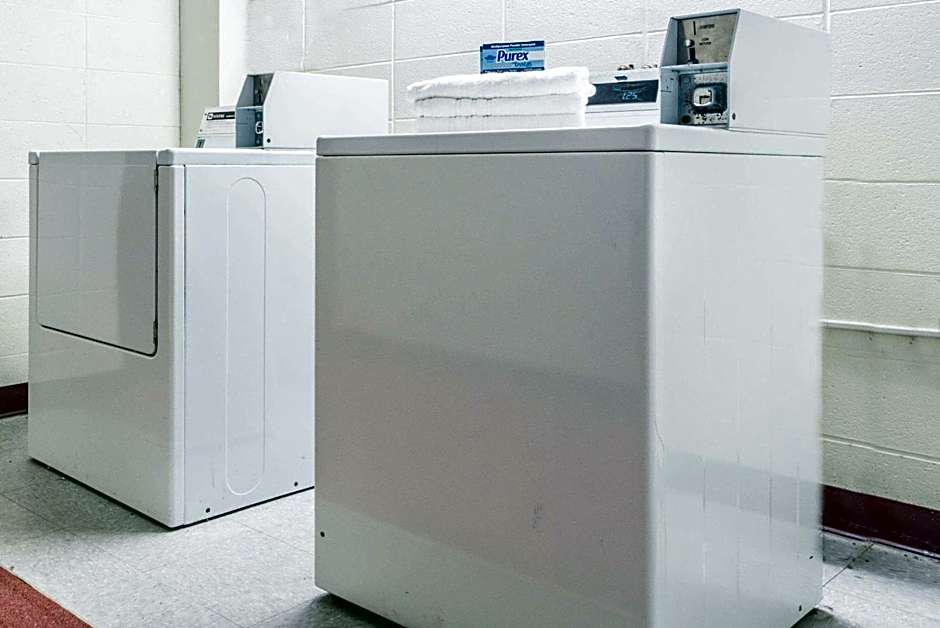 Days Inn by Wyndham Berlin Meriden